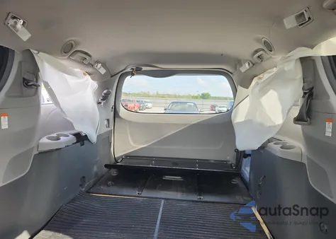 2018 Toyota Sienna Le z USA, uszkodzony, nr VIN 5TDKZ3DC8JS937875